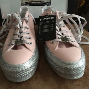 CONVERSE X MILEY CYRUS NIB AUTHENTIC CANVAS STYLE SNEAKERS